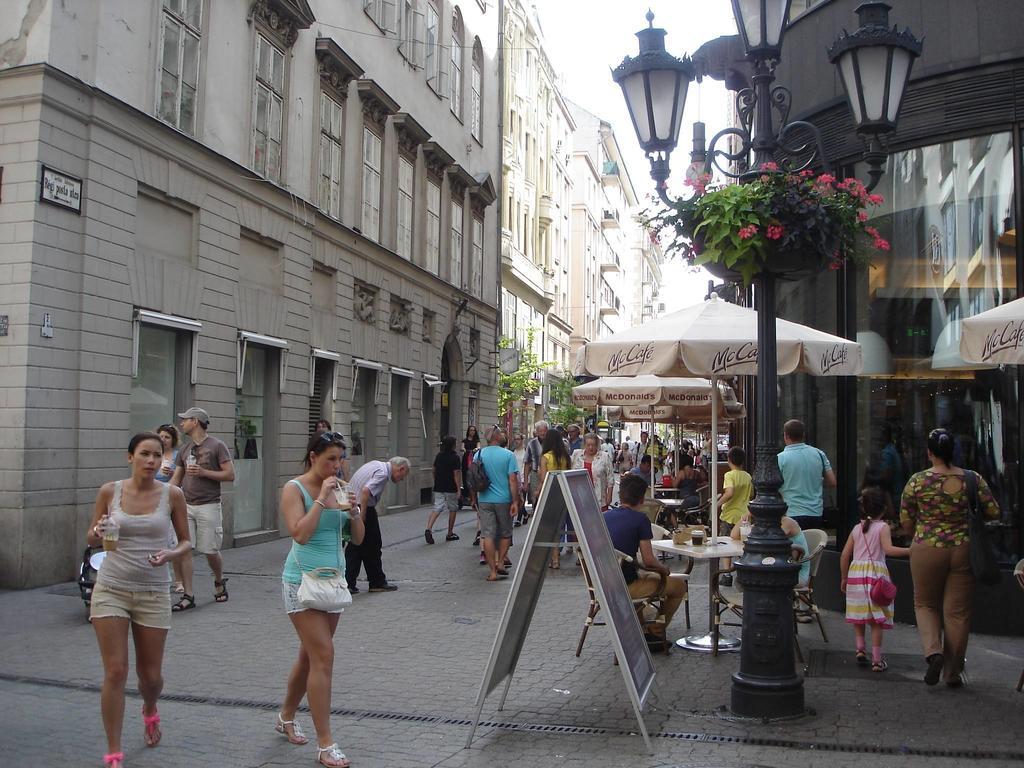 Romantic Centrum Apartman Budapest Exteriör bild